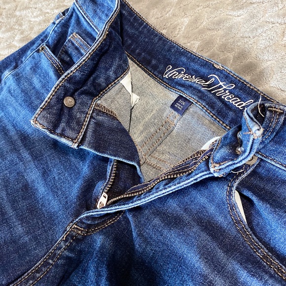 Old Navy Distressed Jean Shorts ✨ - Picture 2 of 3